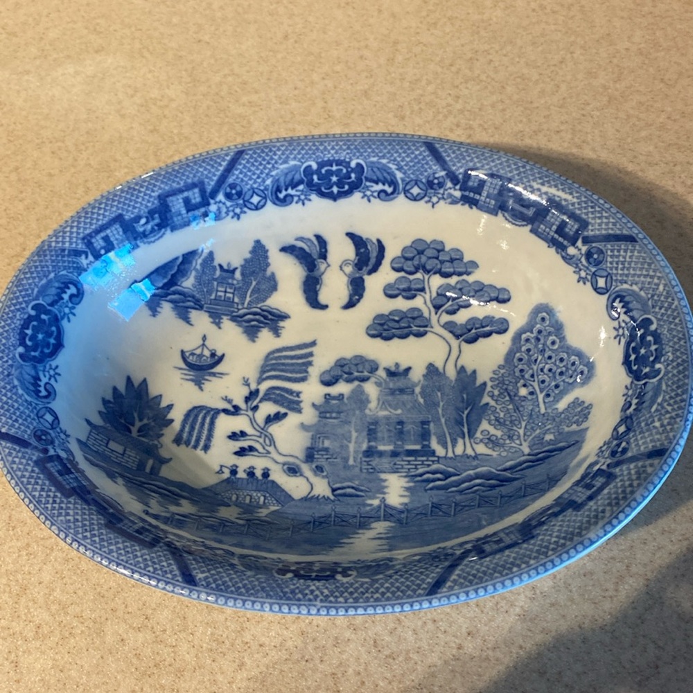 Vintage unmarked Blue Willow pattern serving bowl. Like new. 10 x 7.75 inches